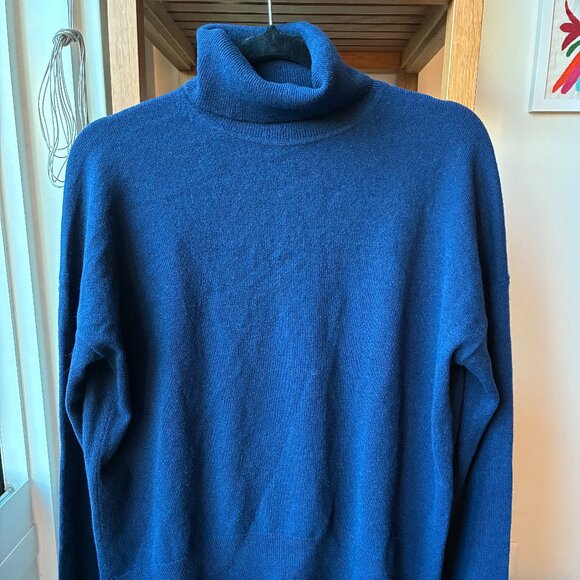 Theory Navy Blue Karenia Turtleneck Sweater in Cashmere - Picture 1 of 7